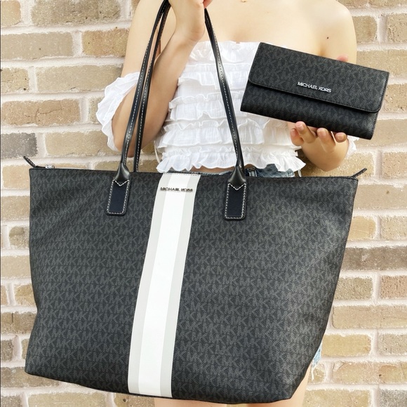 Michael Kors Handbags - Bundle 💕NWT Michael Kors Tote &Wallet black